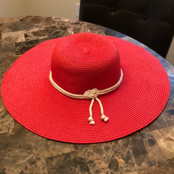 Accessories - Beautiful red beach hat!